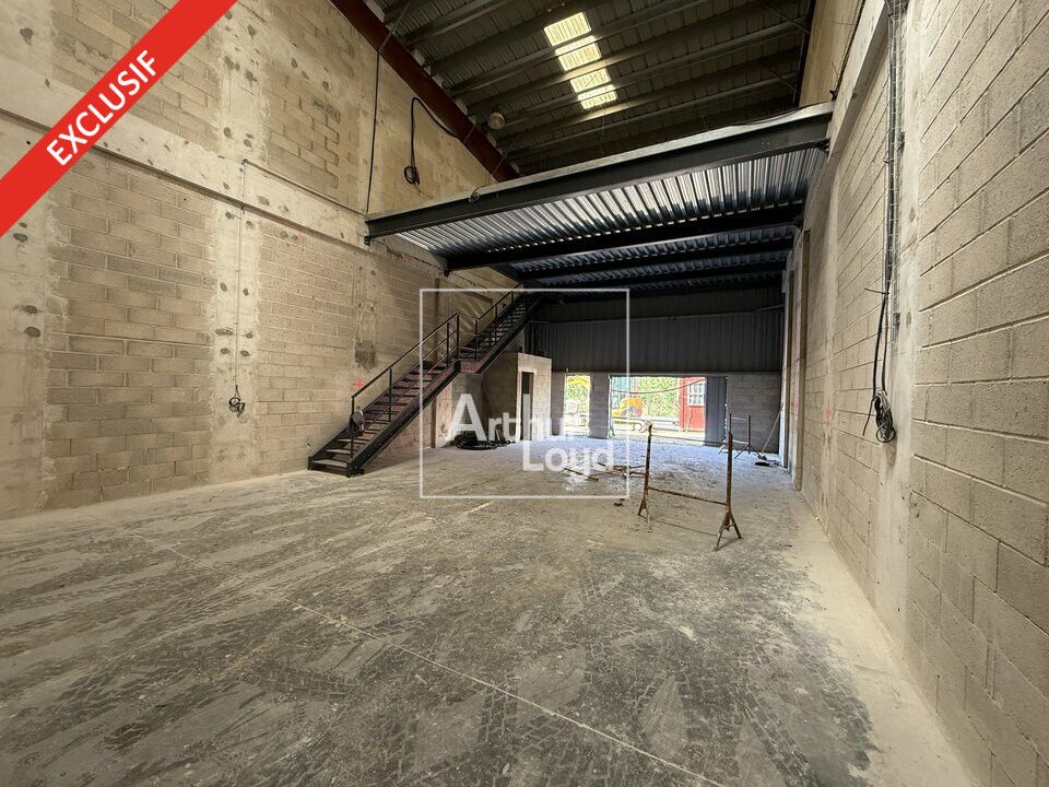 Location local d''activites 170 m² non divisibles