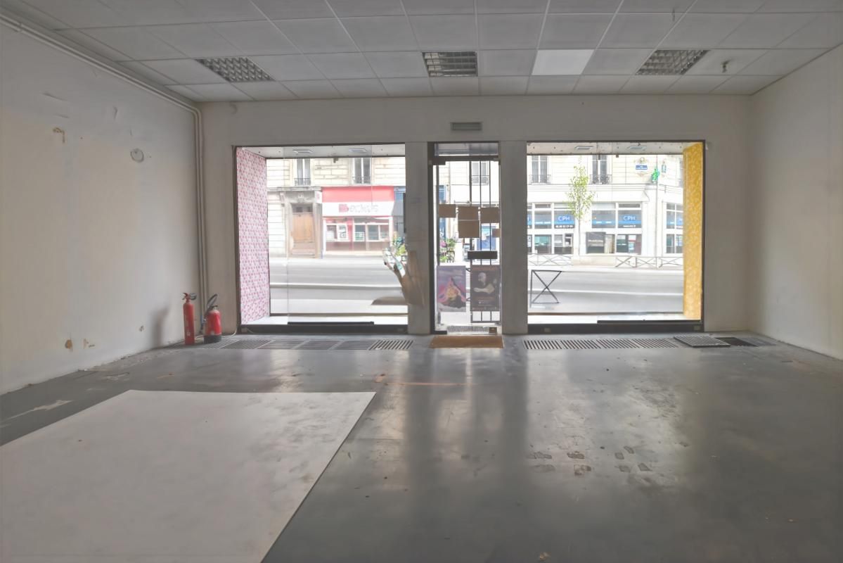 Location local commercial 90 m² non divisibles