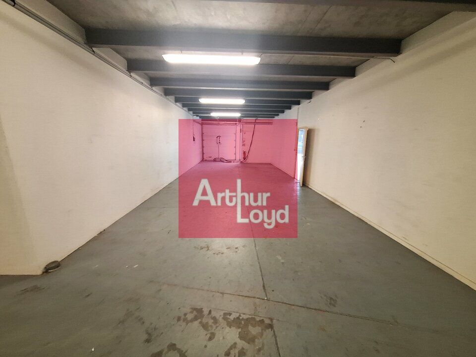 Location local d''activites 238 m² non divisibles