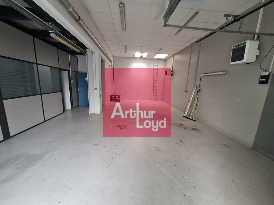 Location local d''activites 127 m² non divisibles