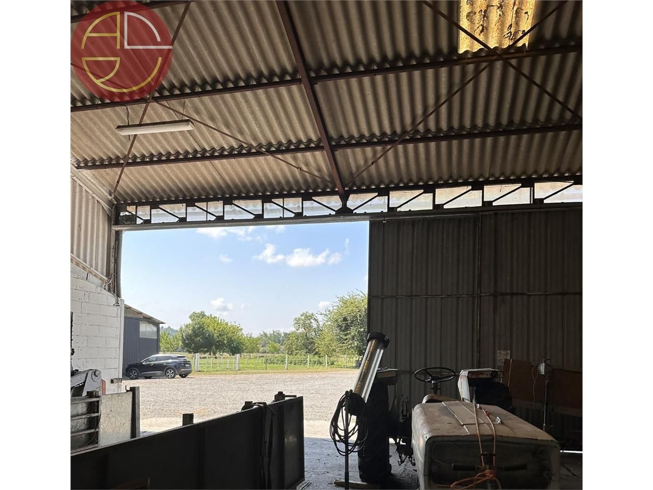 Location local 1000 m² à CAPENS