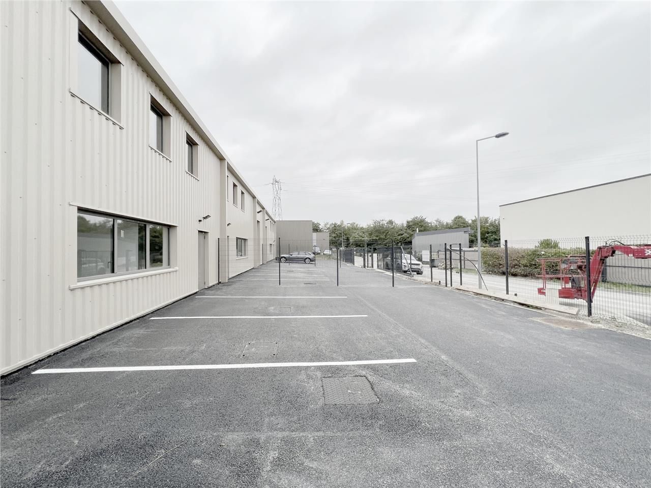 Location local commercial 365 m² à Reims