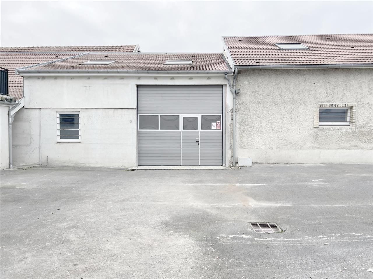 310 m² dispo à Reims