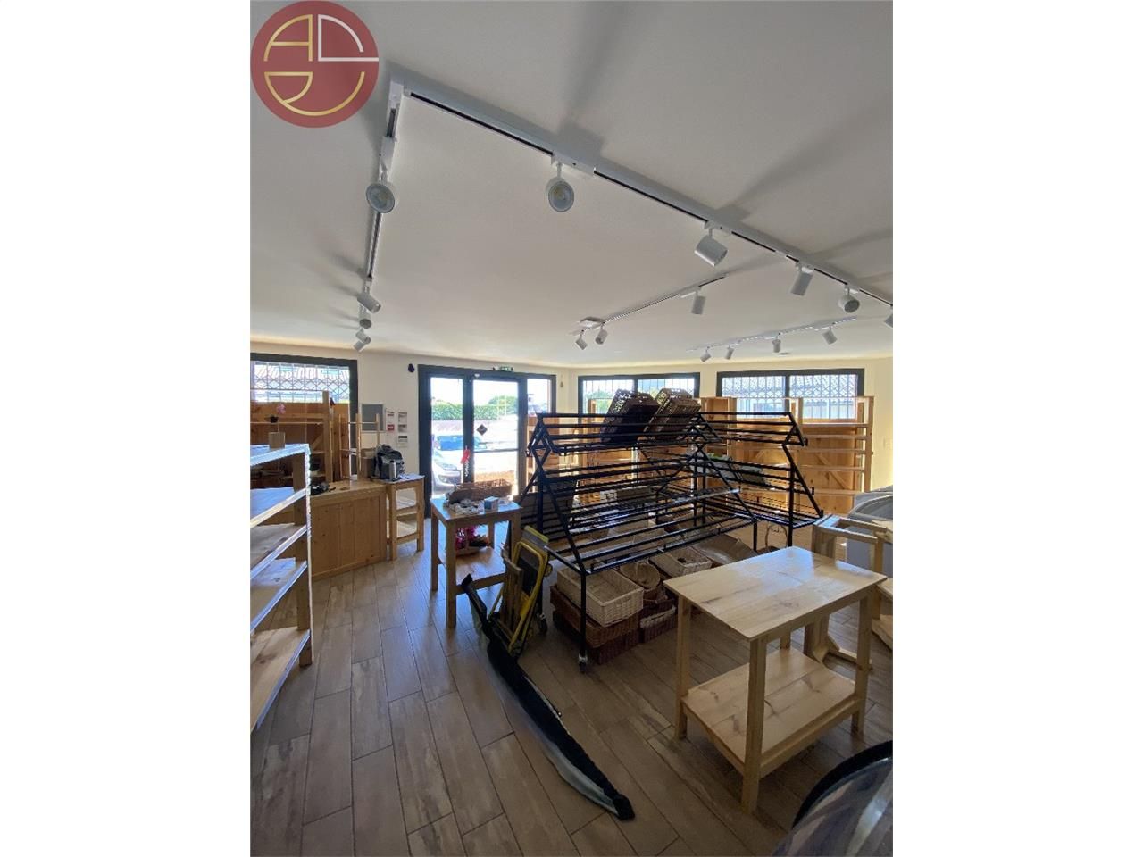 Vente local commercial 110 m² à LA-SALVETAT-SAINT-GILLES