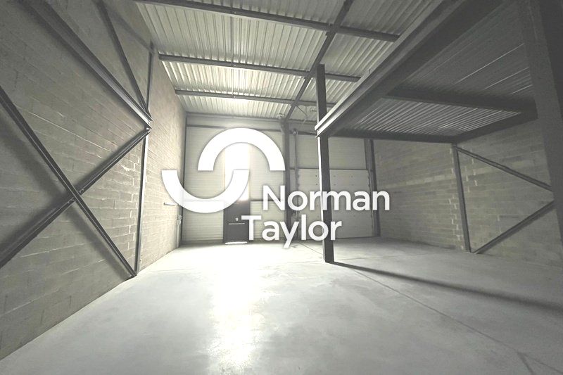 Location local d''activites 246 m² non divisibles