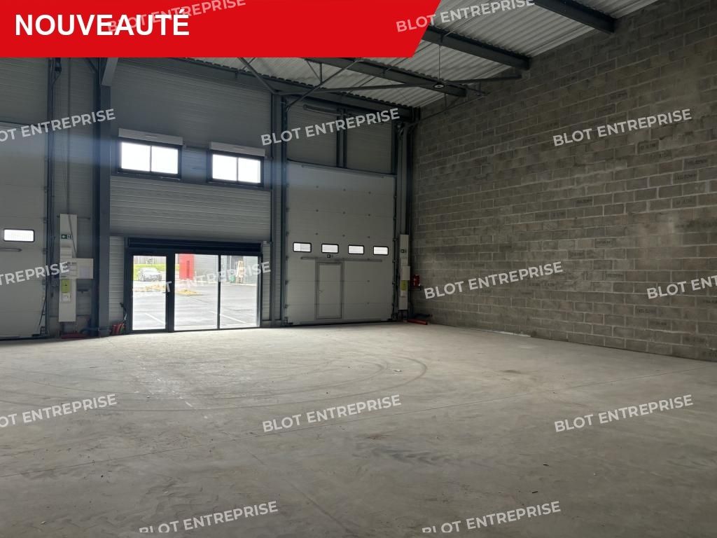Location entrepôts 800 m² non divisibles