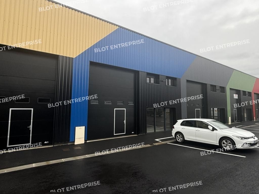 Location entrepôts 600 m² non divisibles