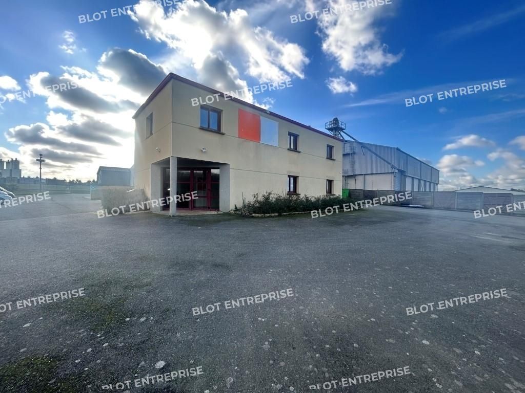 Location entrepôts 640 m² non divisibles
