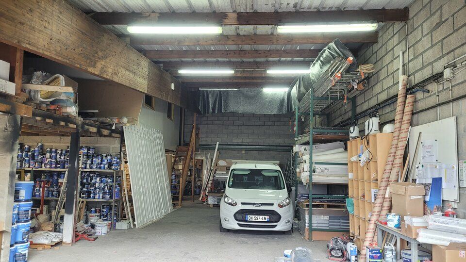 Ensemble mixte à louer au cœur de la ZI.