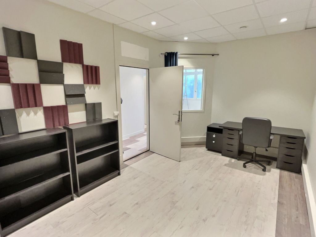 Location bureaux 128 m² non divisibles