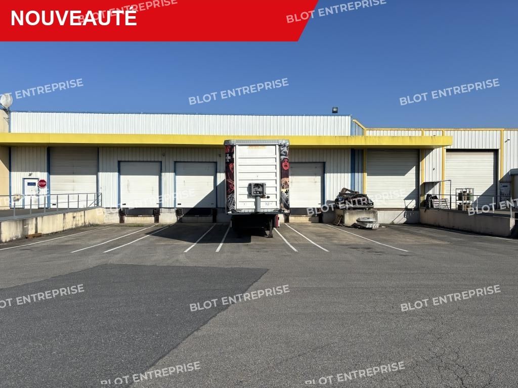 Location entrepôts 870 m² non divisibles