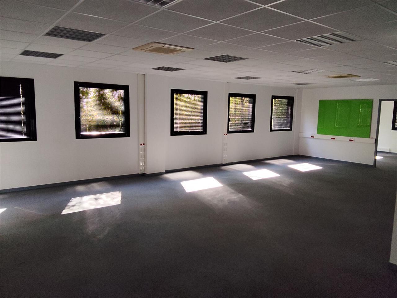 Location bureaux 200.00 m² à LIMOGES