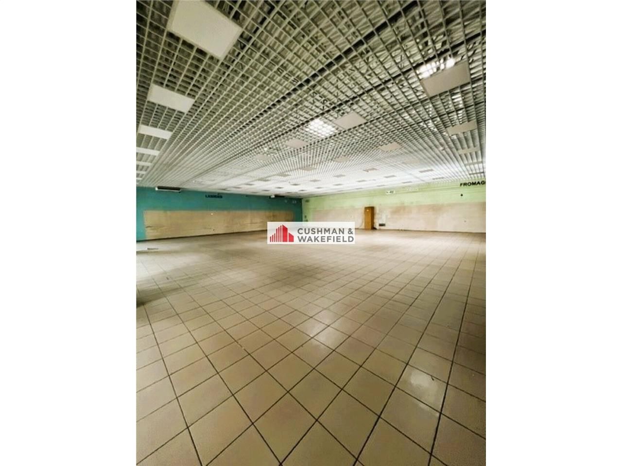 NIMES - LOCAL COMMERCIAL A LOUER