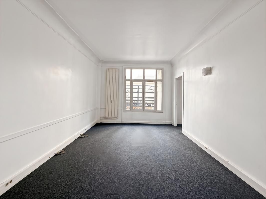 Location bureaux 64 m² non divisibles