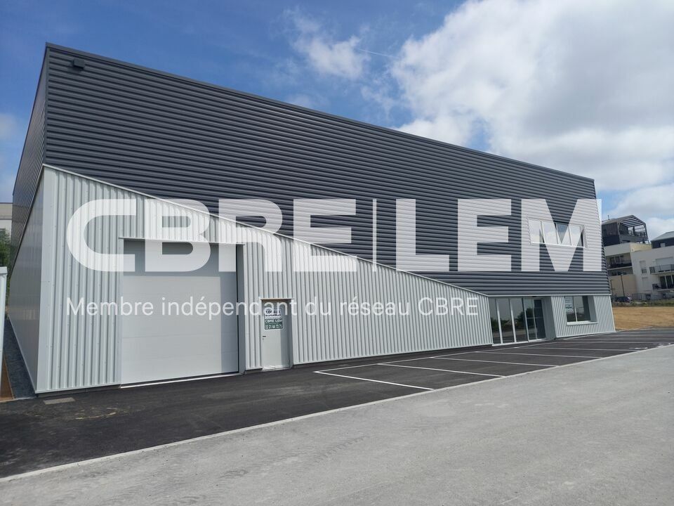Location local d''activites 400 m² non divisibles