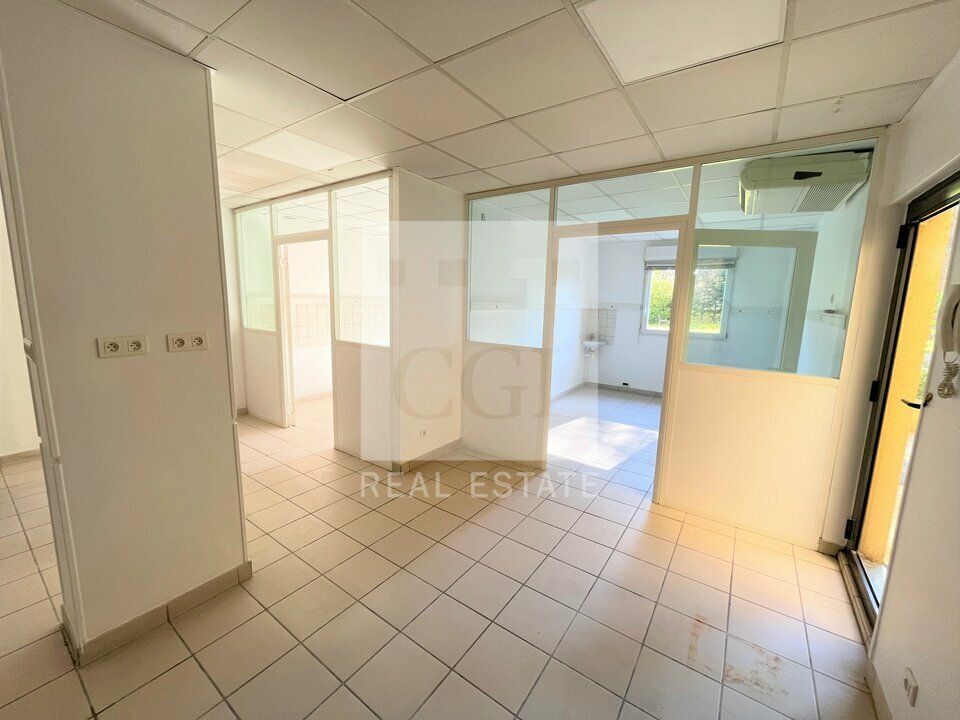 Bron – Des bureaux prêts à l'emploi dans un secteur accessible et vivant.