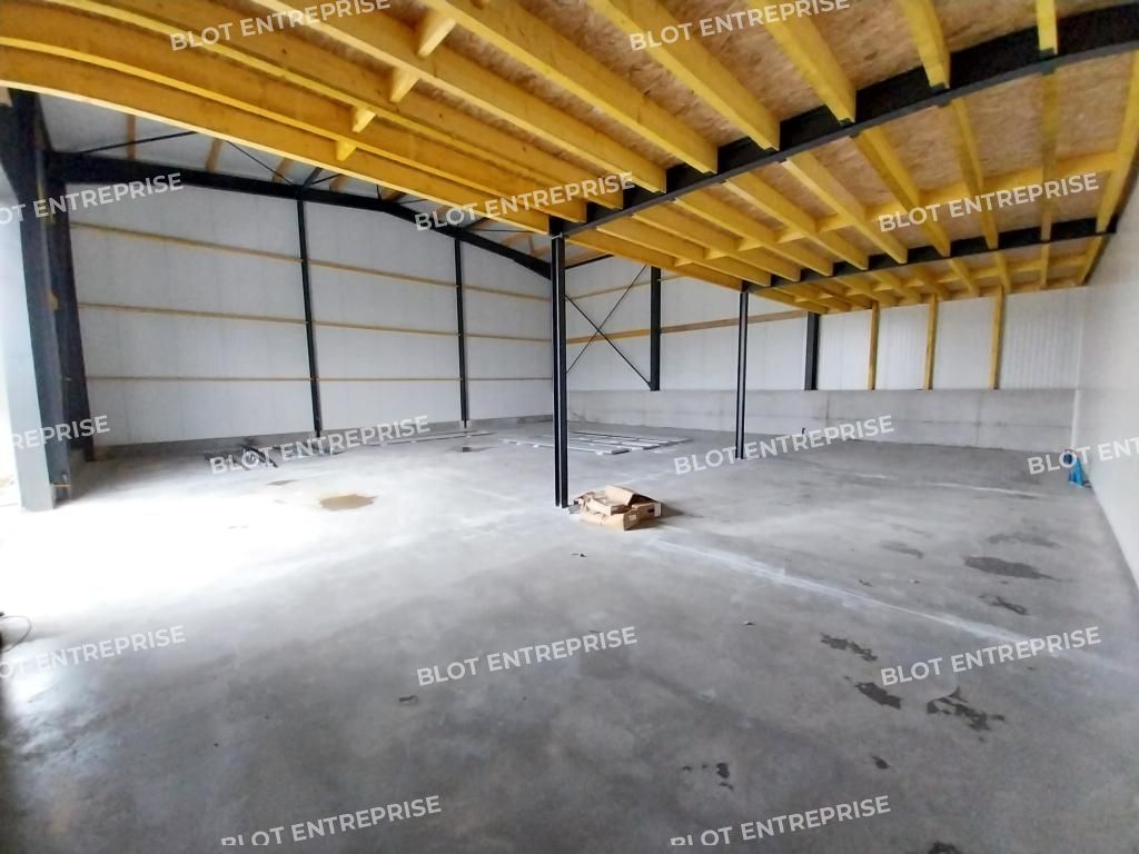 Location entrepôts 290 m² non divisibles