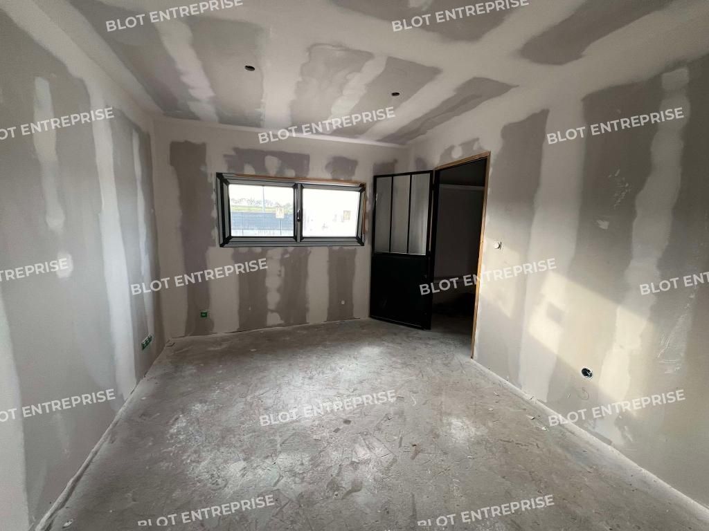 Location entrepôts 245 m² non divisibles