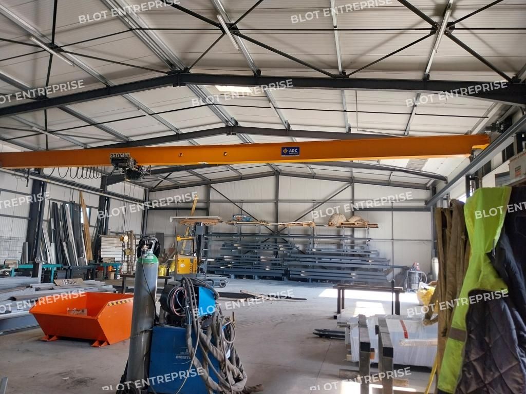 Location entrepôts 720 m² non divisibles