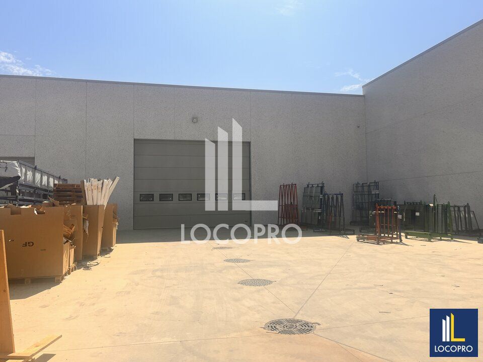 Vente local d''activites 2916 m² non divisibles