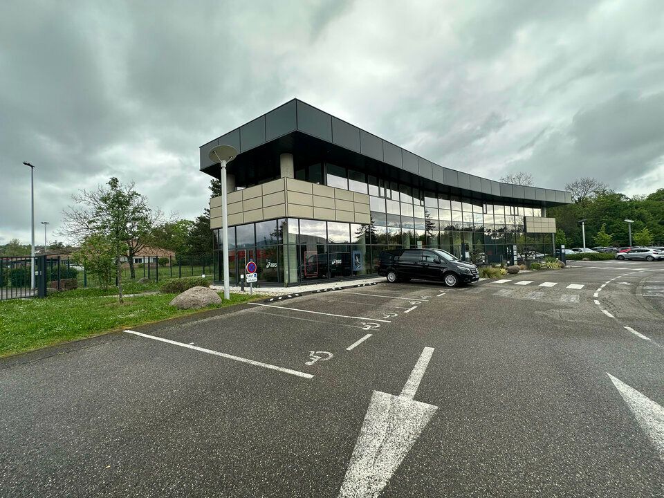 Location bureaux 243 m² divisibles à partir de 118.5 m²