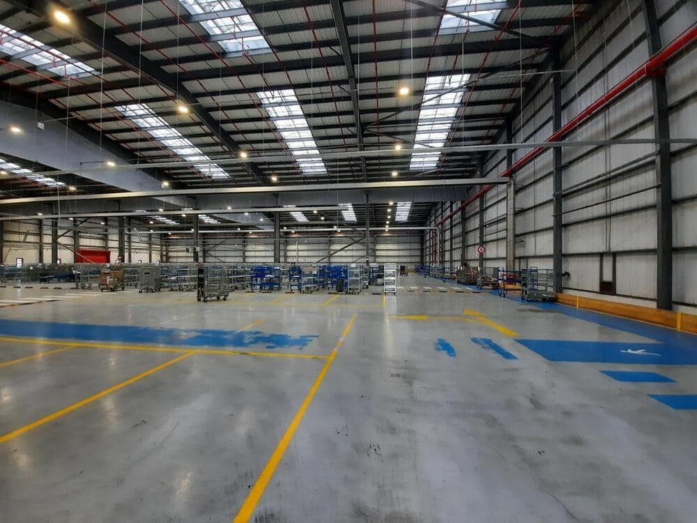 Location entrepôts 10531 m² non divisibles