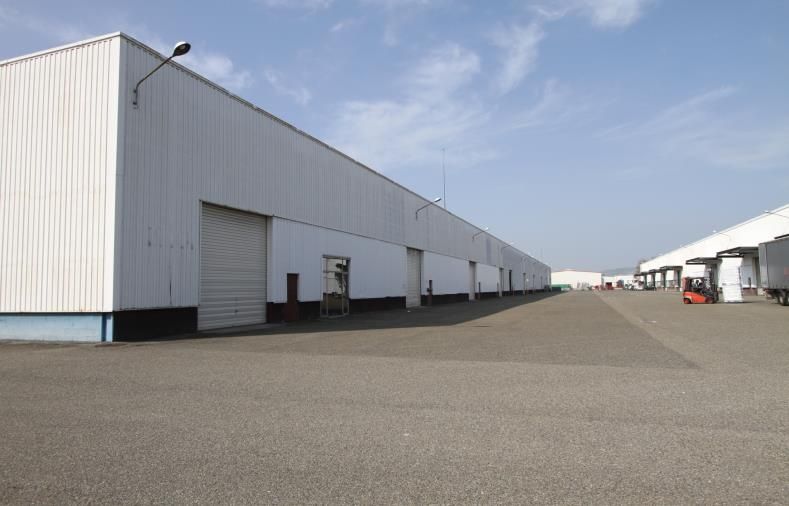 Location entrepôts 1208 m² non divisibles