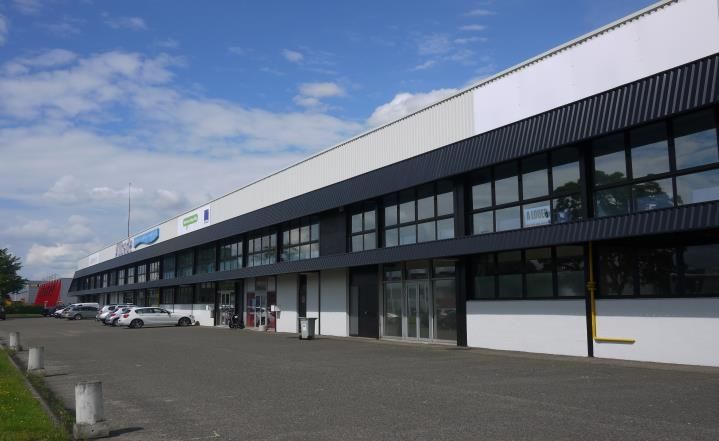Location entrepôts 1208 m² non divisibles