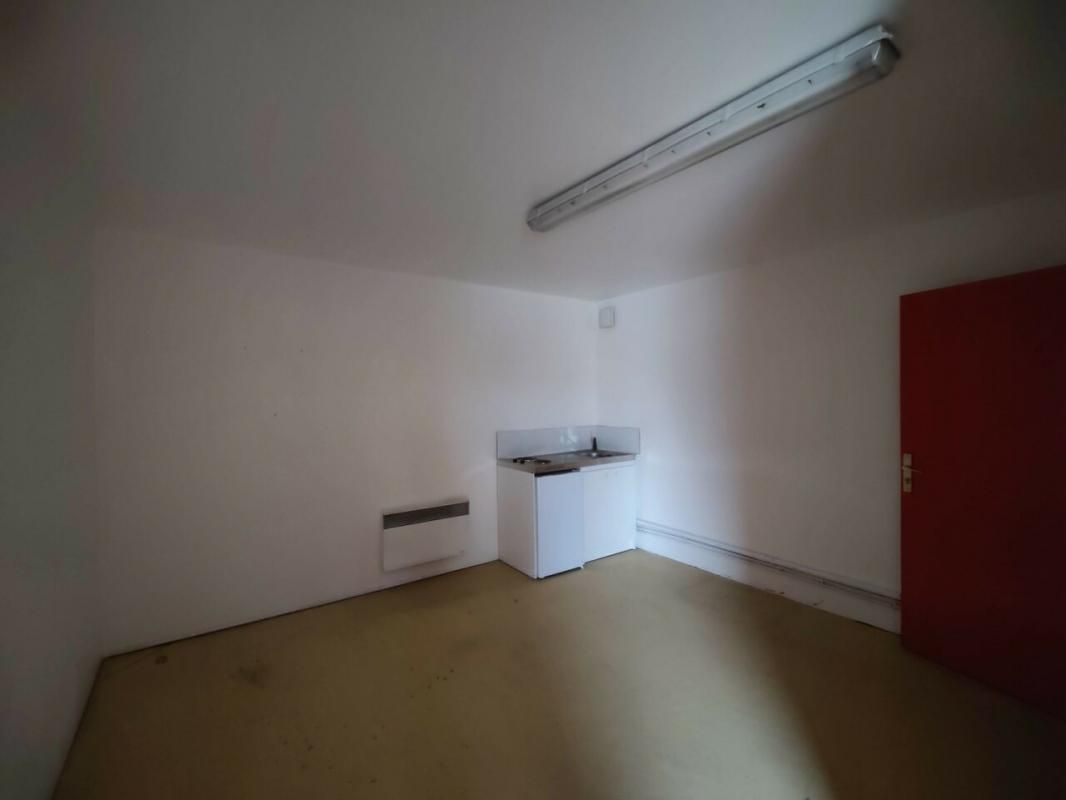 Location entrepôts 250 m² non divisibles