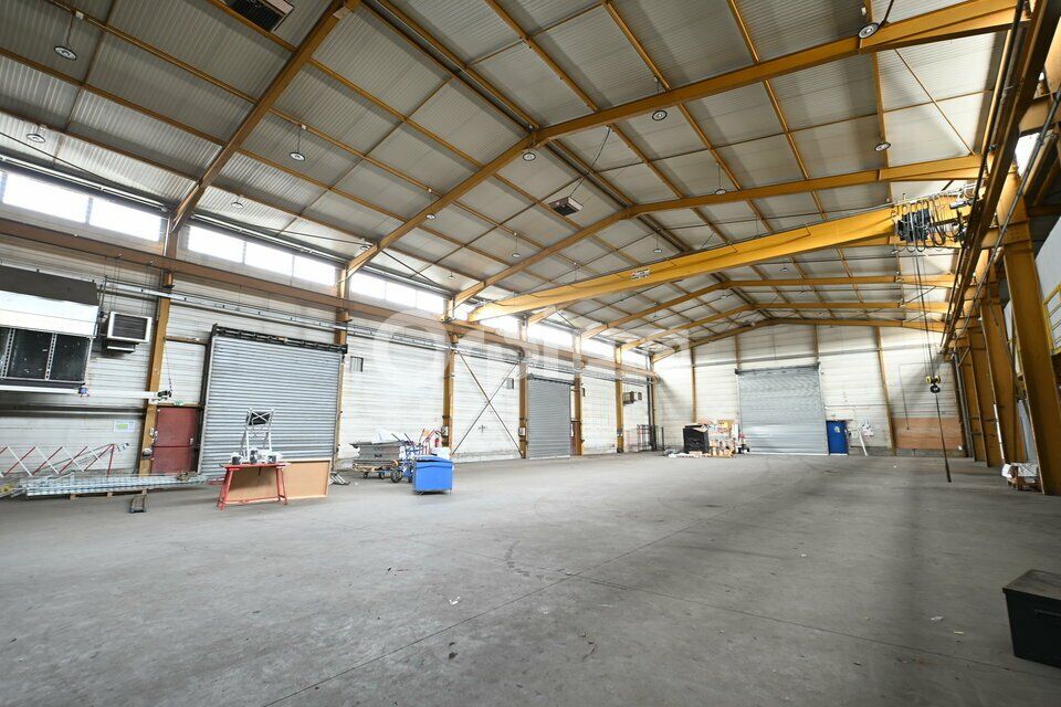Location local d''activites 2140 m² non divisibles