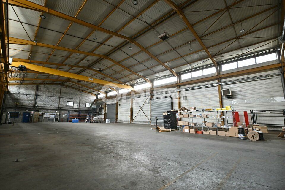 LOCAL D'ACTIVITE A LOEUR - 2 140 m² - VAULX EN VELIN