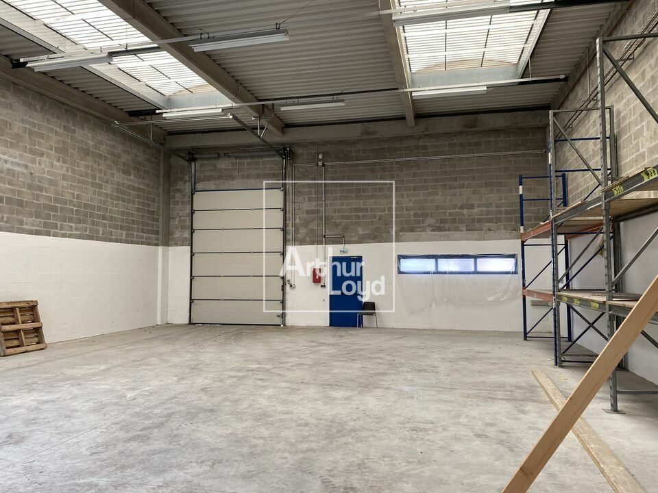 Location local d''activites 712 m² divisibles à partir de 356 m²