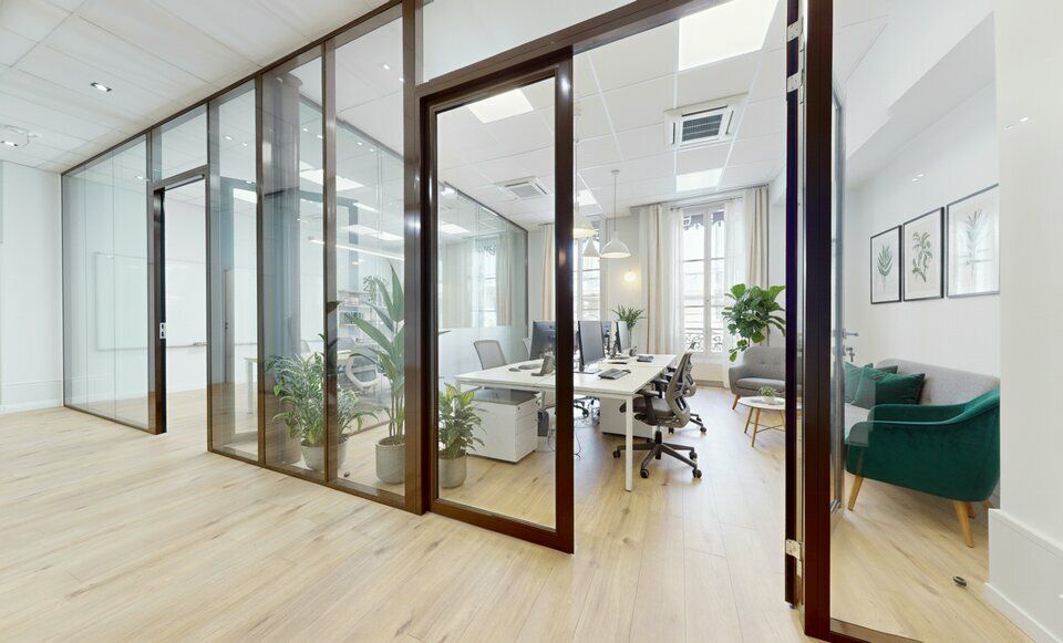 Valoris Real Estate vous propose à l'emplacement des bureaux prestigieux situés en plein cœur de la Presqu'île, dans un quartier emblématique bénéficiant de nombreux commerces, services et d'une excellente desserte en transports en commun 