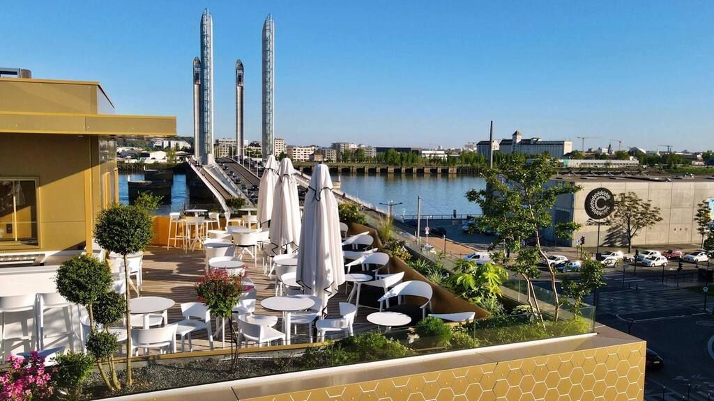 Location local 190 m² à BORDEAUX