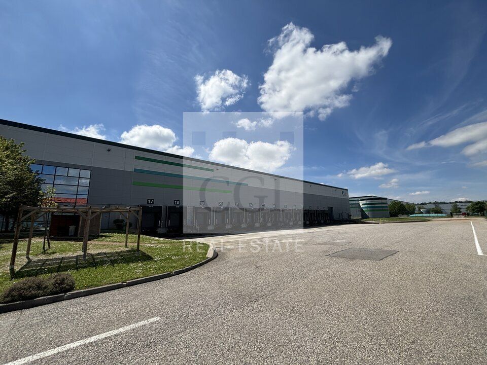 Location entrepot 10125 m² non divisibles