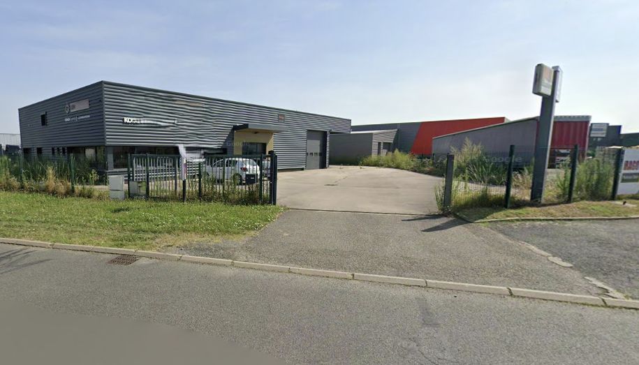 Location local 550 m² à Arnas