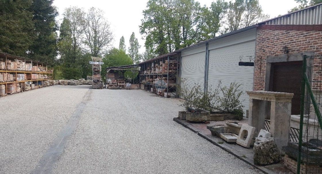 Vente local 600 m² à COULLONS