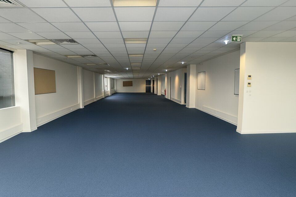 TOURS NORD AERONEF D910 ECHANGEUR A10 - A LOUER BUREAUX 467 M² POSSIBILITE PARKIINGS