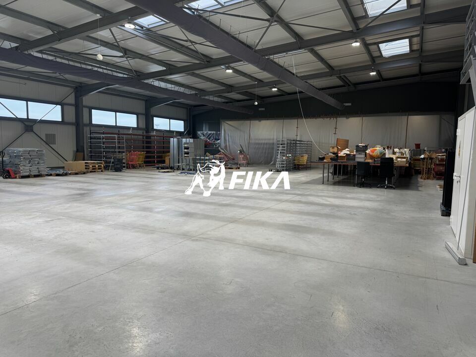 Vente local d''activites 2438 m² non divisibles