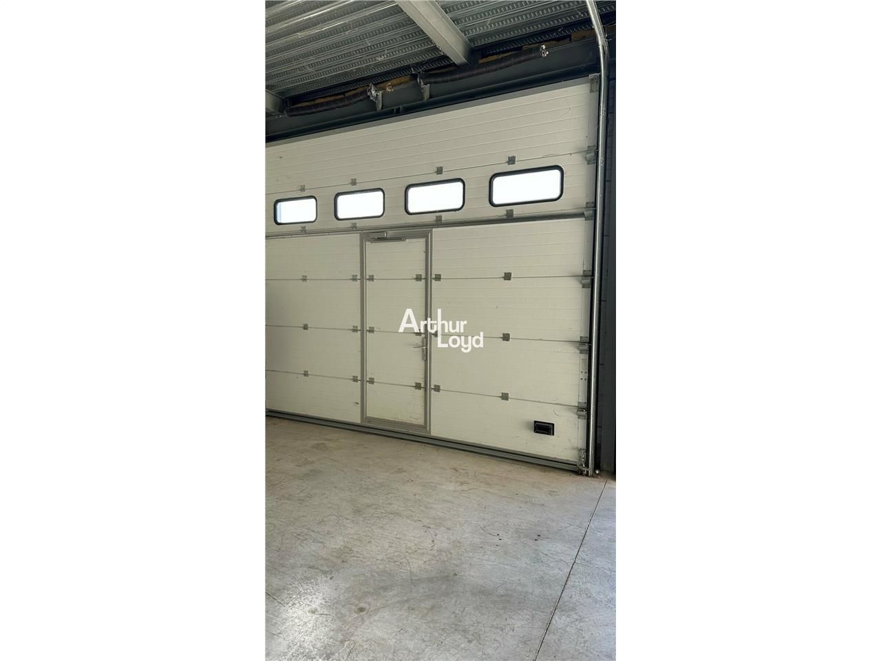 Location local d''activites 170 m² non divisibles