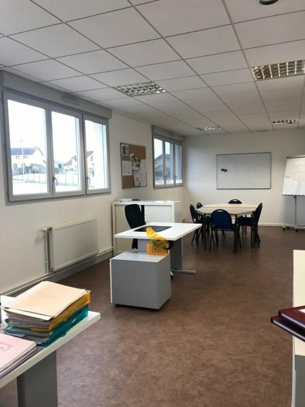 Location entrepôts 1050 m² non divisibles
