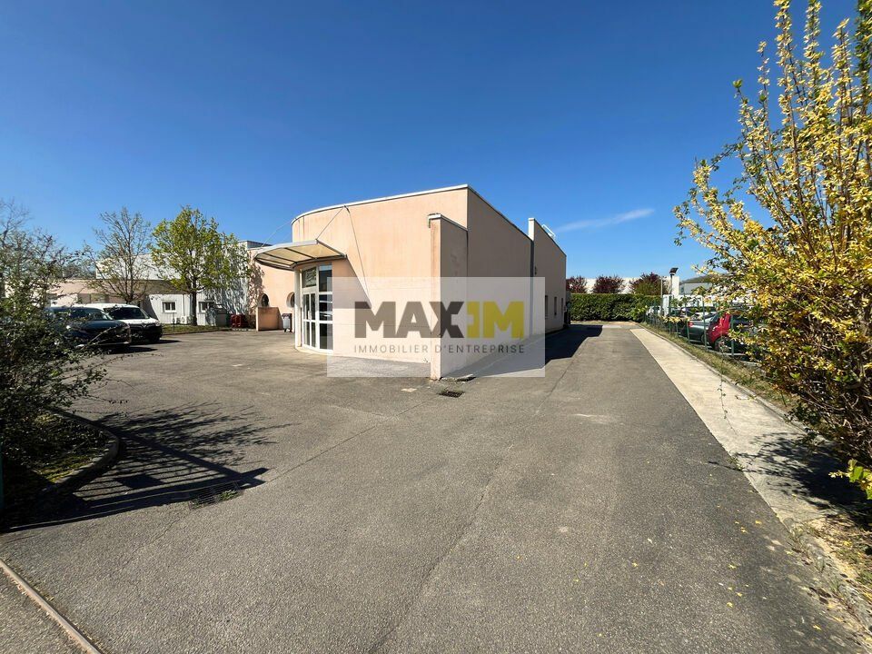 Location local d''activites 317 m² non divisibles