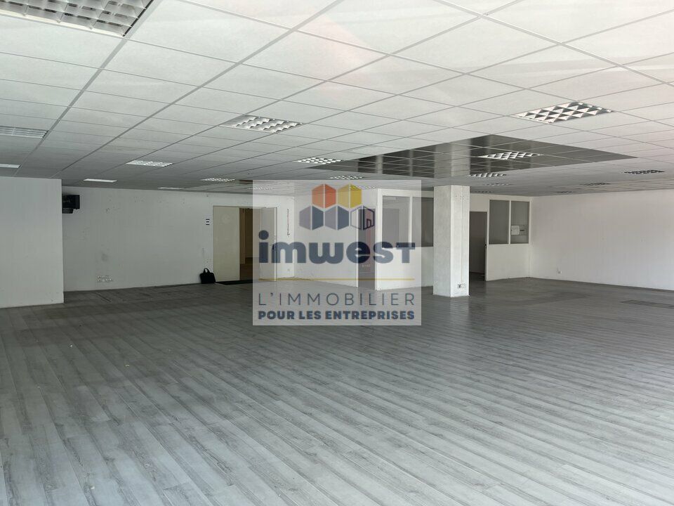 A VENDRE - Local commercial de 375m², ZI SUD EST – Idéalement Situés !