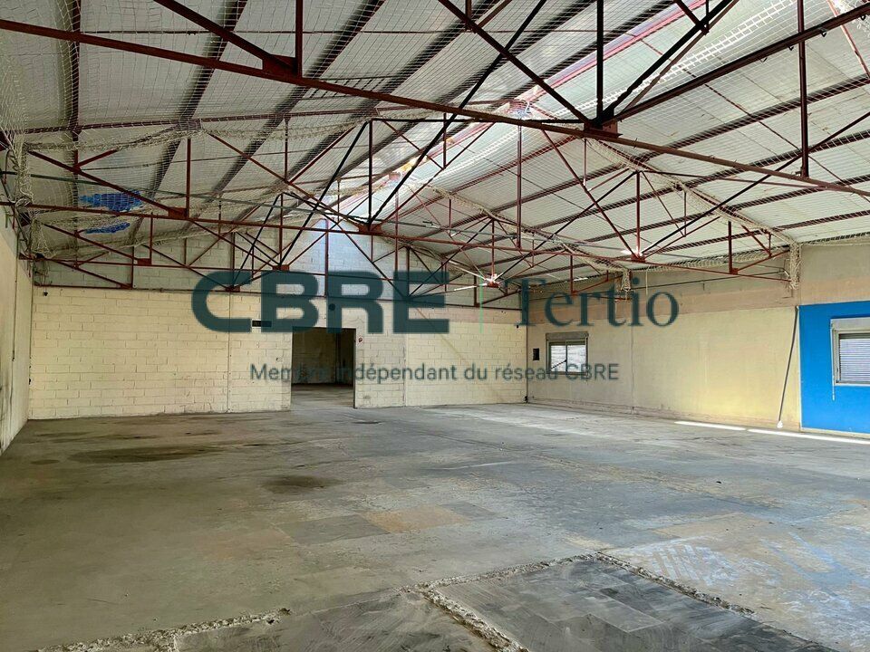 Location local d''activites 600 m² non divisibles