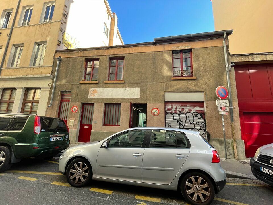 Valoris Real Estate vous propose un local professionnel indépendant dans le 7ème arrondissement offrant un positionnement à proximité de toutes commodités.