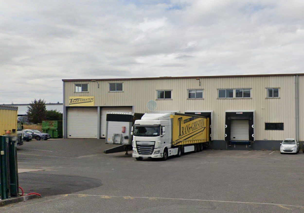 Location local 1250 m² à ORMES