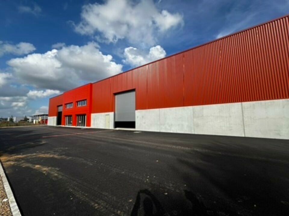 Location local d''activites 1590 m² non divisibles