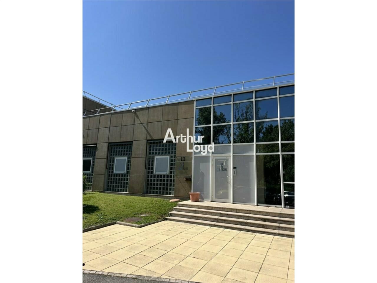 Vente local d''activites 130 m² non divisibles