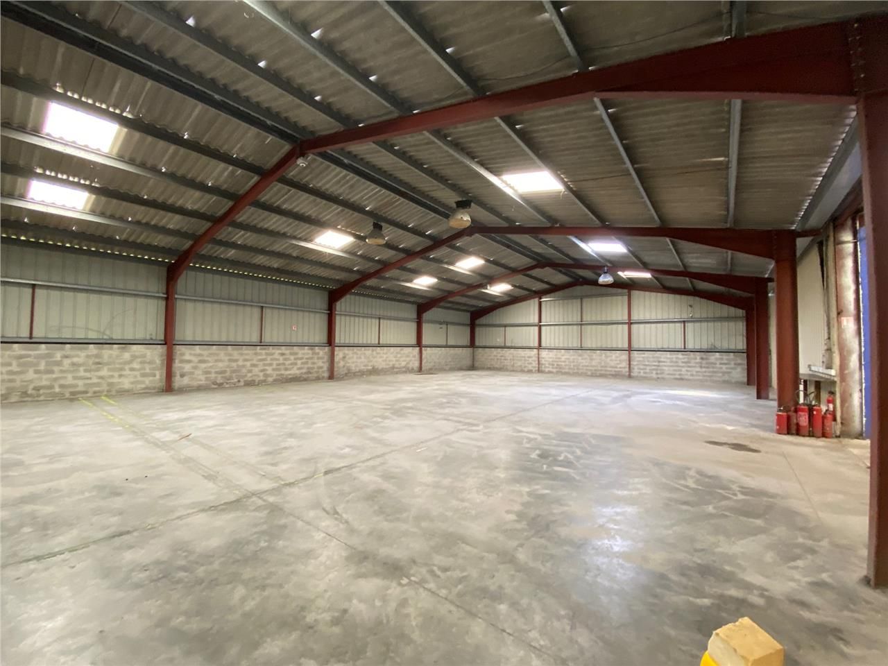 1028 m² dispo à Saint-loubès