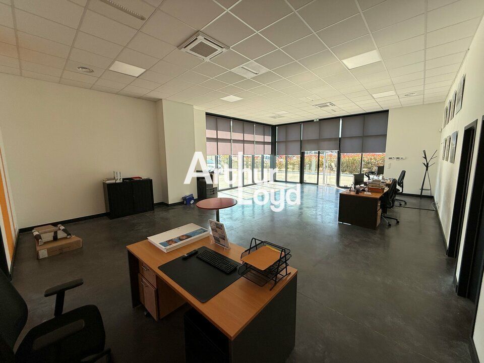 Location local d''activites 225 m² non divisibles